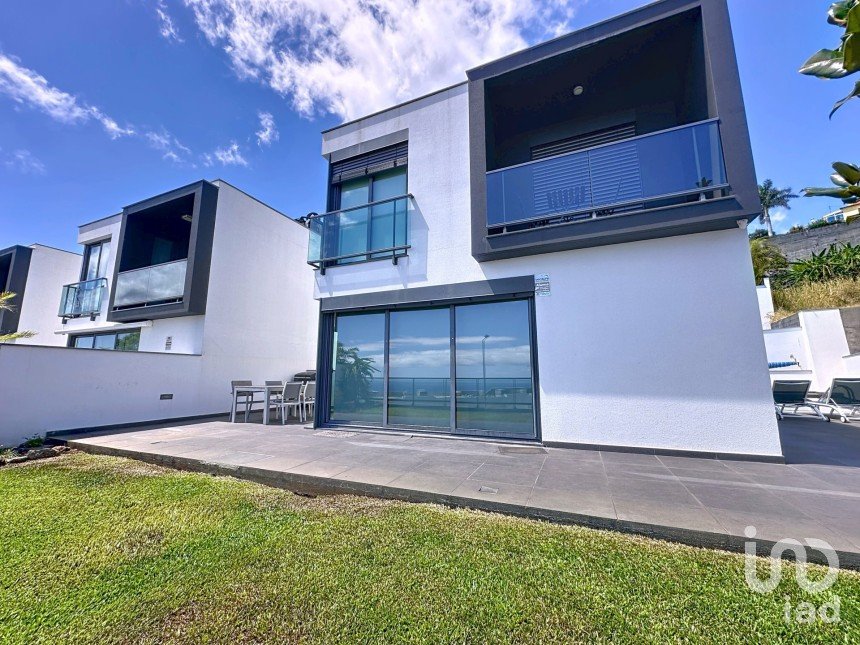 House T3 in Caniço of 238 m²