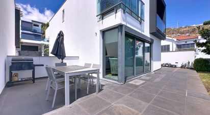 House T3 in Caniço of 238 m²