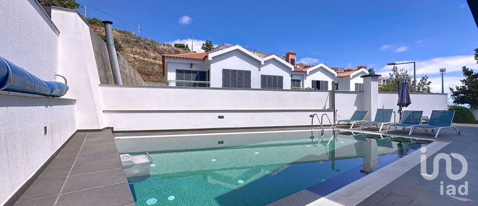 House T3 in Caniço of 238 m²