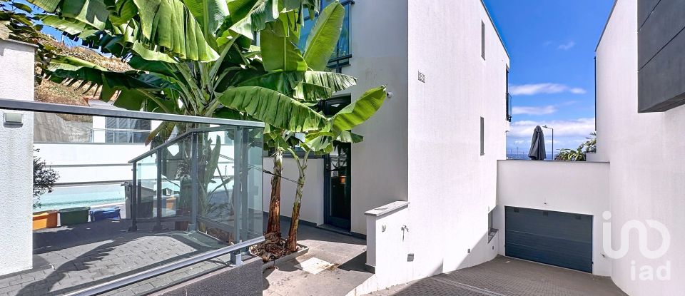 House T3 in Caniço of 238 m²