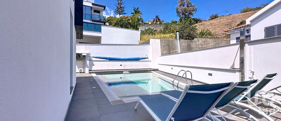 House T3 in Caniço of 238 m²