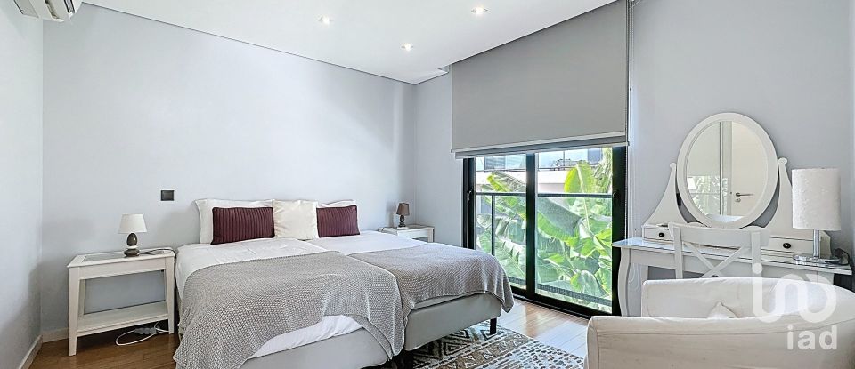 House T3 in Caniço of 238 m²