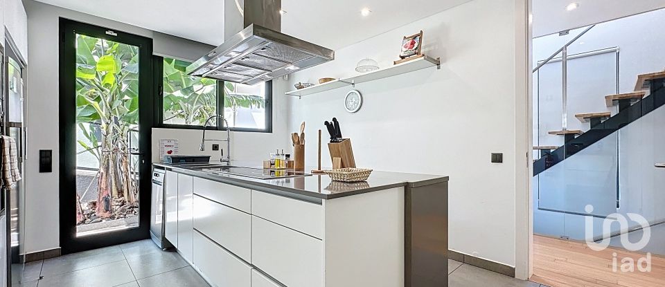 House T3 in Caniço of 238 m²