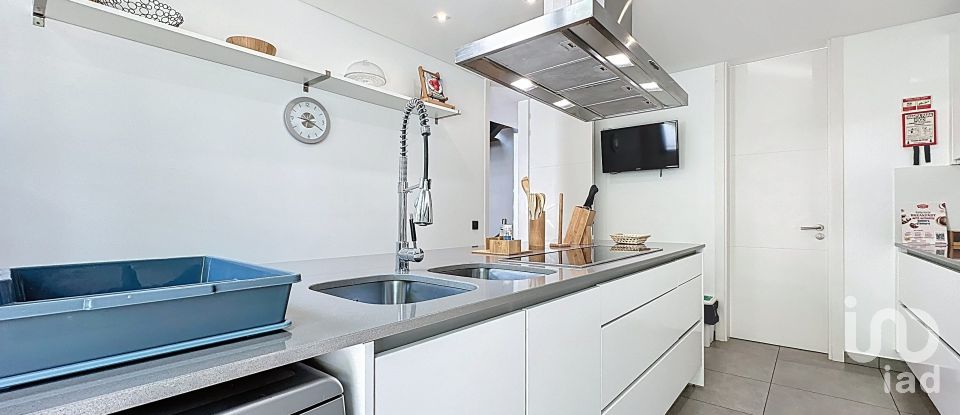 House T3 in Caniço of 238 m²