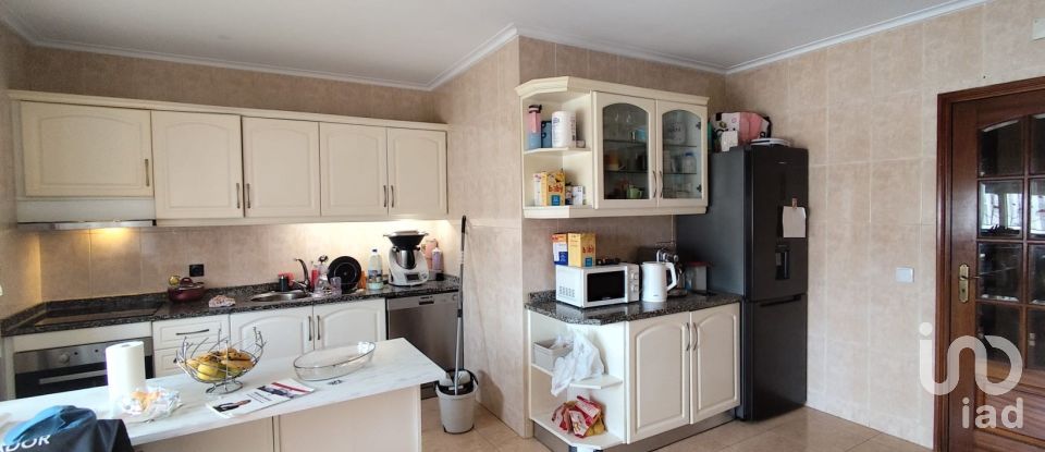 Apartamento T3 em Grijó e Sermonde de 130 m²