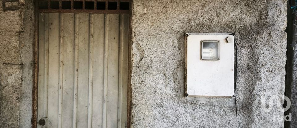 Terrain à Santa Ovaia e Vila Pouca da Beira de 1 300 m²