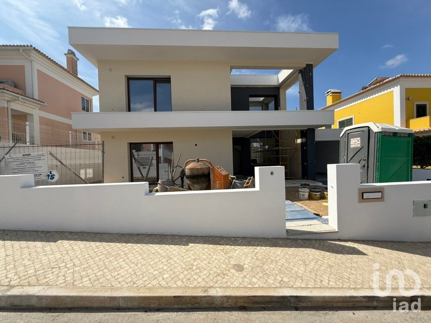 Moradia T4 em Charneca De Caparica E Sobreda de 164 m²