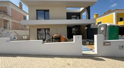 Maison T4 à Charneca De Caparica E Sobreda de 164 m²
