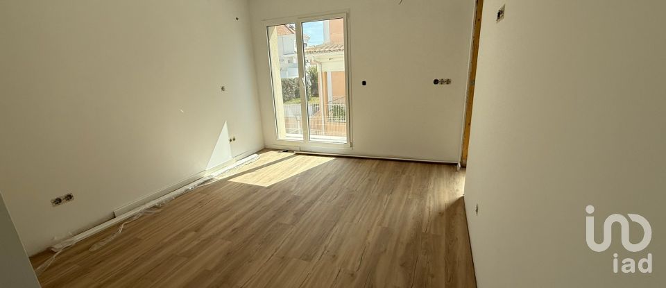 Moradia T4 em Charneca De Caparica E Sobreda de 164 m²