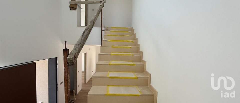 Moradia T4 em Charneca De Caparica E Sobreda de 164 m²