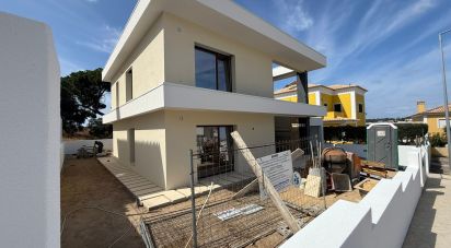 Maison T4 à Charneca De Caparica E Sobreda de 164 m²
