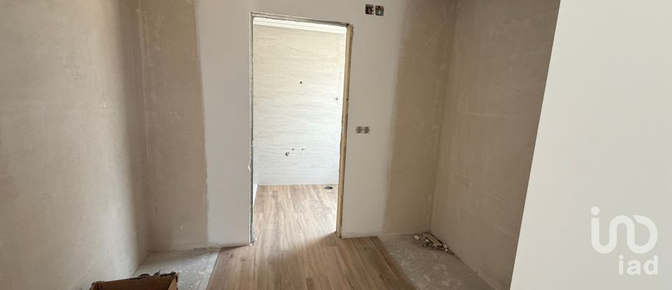 Moradia T4 em Charneca De Caparica E Sobreda de 164 m²