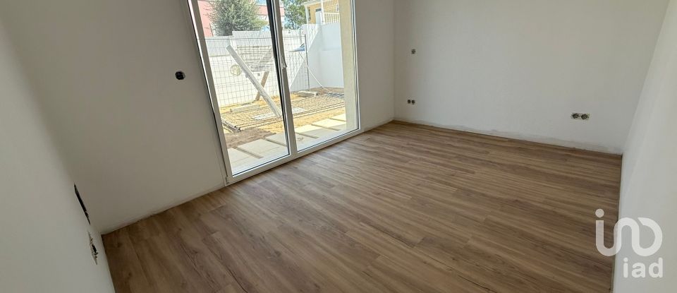 Moradia T4 em Charneca De Caparica E Sobreda de 164 m²