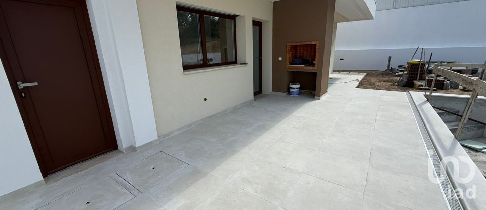 Moradia T4 em Charneca De Caparica E Sobreda de 164 m²