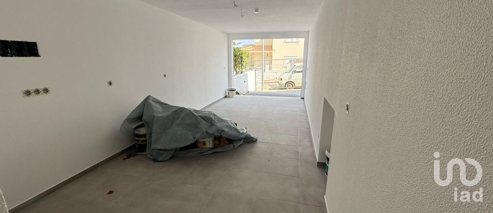 Moradia T4 em Charneca De Caparica E Sobreda de 164 m²