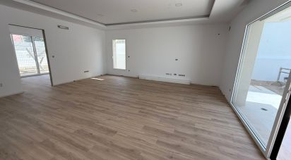 Maison T4 à Charneca De Caparica E Sobreda de 164 m²