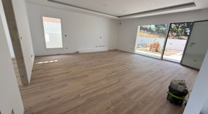 Maison T4 à Charneca De Caparica E Sobreda de 164 m²