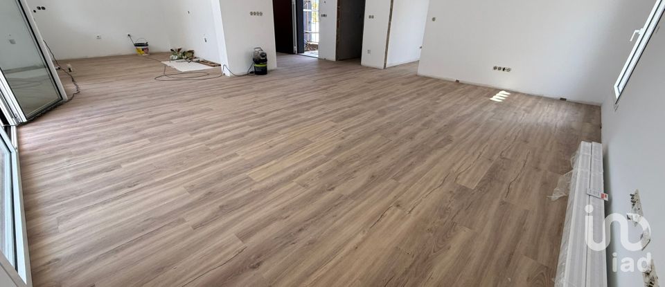 Moradia T4 em Charneca De Caparica E Sobreda de 164 m²