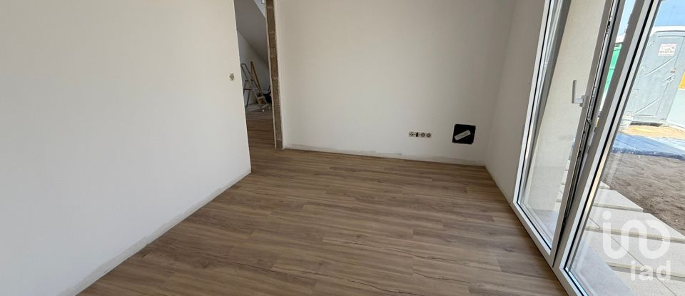 Moradia T4 em Charneca De Caparica E Sobreda de 164 m²
