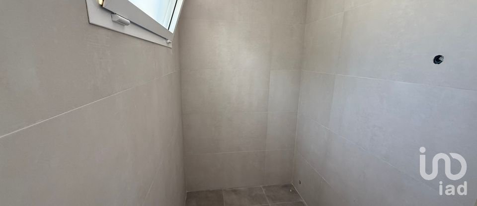 Moradia T4 em Charneca De Caparica E Sobreda de 164 m²