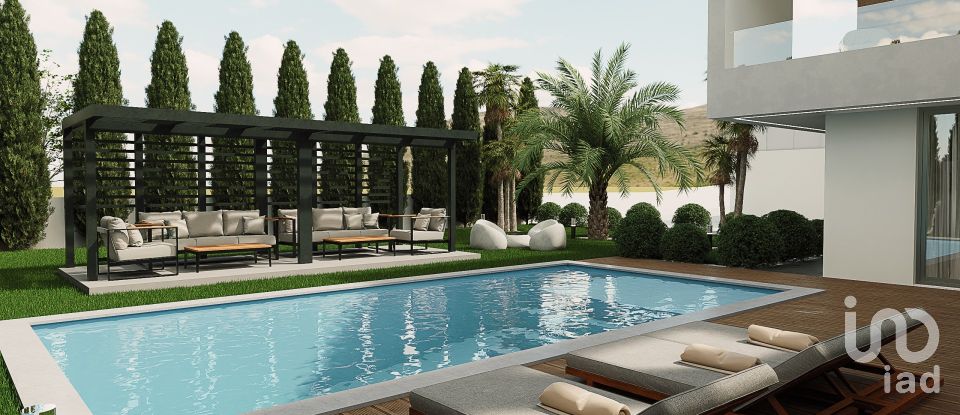 Maison T3 à Usseira de 218 m²