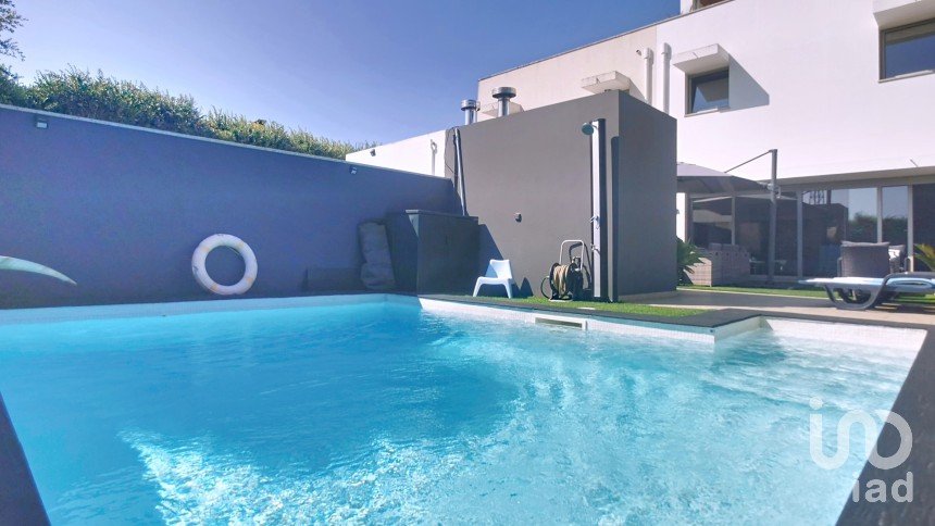 Moradia T4 em Arcozelo de 332 m²