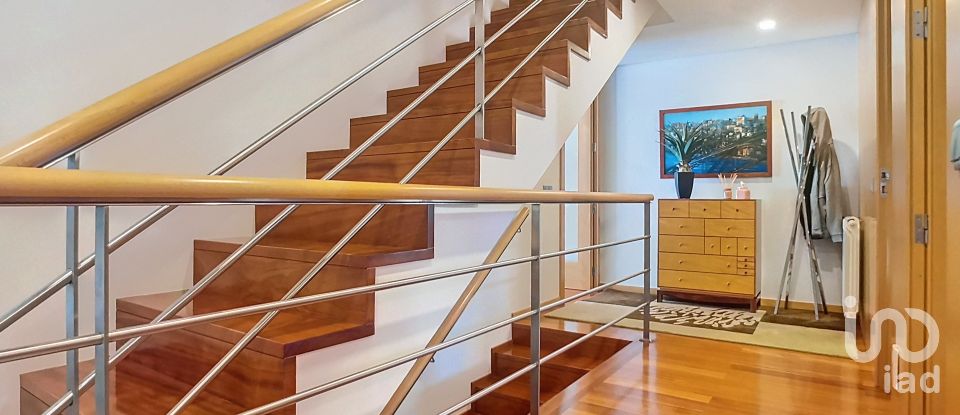 Moradia T4 em Arcozelo de 332 m²