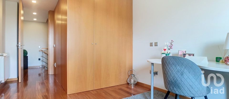 Moradia T4 em Arcozelo de 332 m²