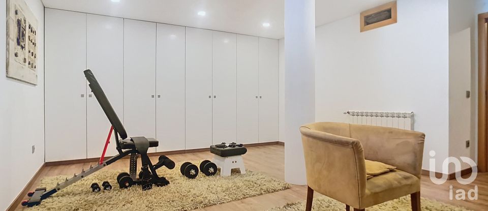 Moradia T4 em Arcozelo de 332 m²