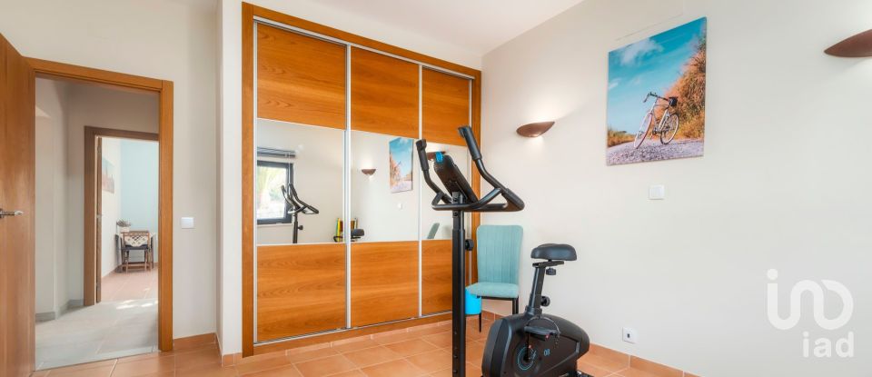 Maison T3 à Faro (Sé e São Pedro) de 280 m²