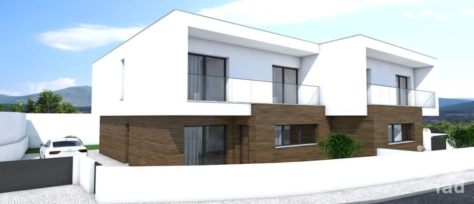 Terrain à Parceiros e Azoia de 725 m²