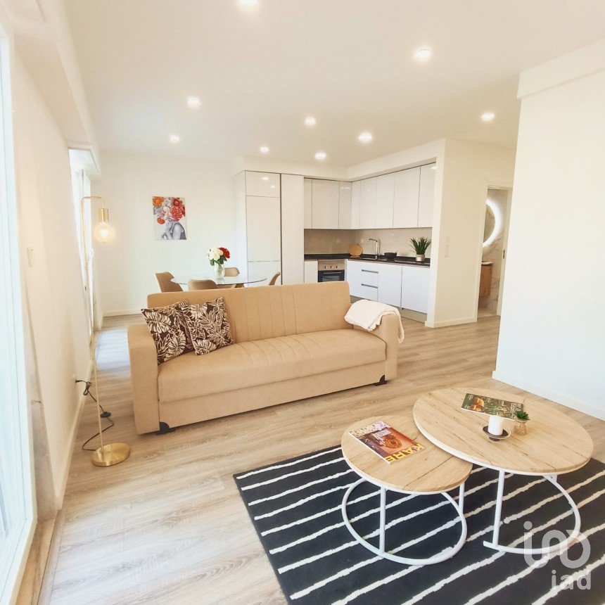 Apartment T3 in Benfica of 84 m²