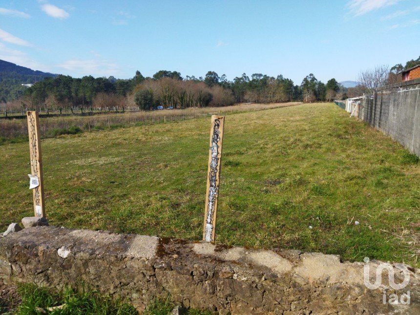 Terreno urbano em Cornes de 5 788 m²