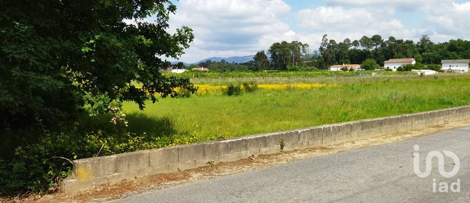 Terreno urbano em Cornes de 5 788 m²