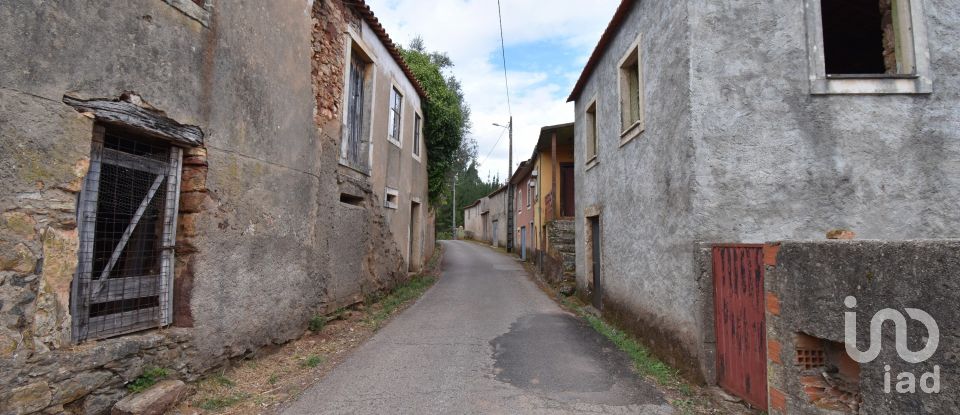 Maison de village T3 à Podentes de 140 m²