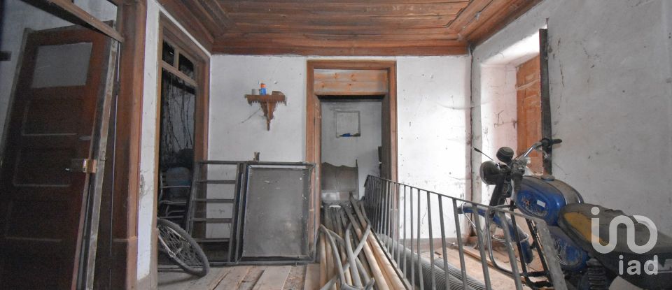 Maison de village T3 à Podentes de 140 m²