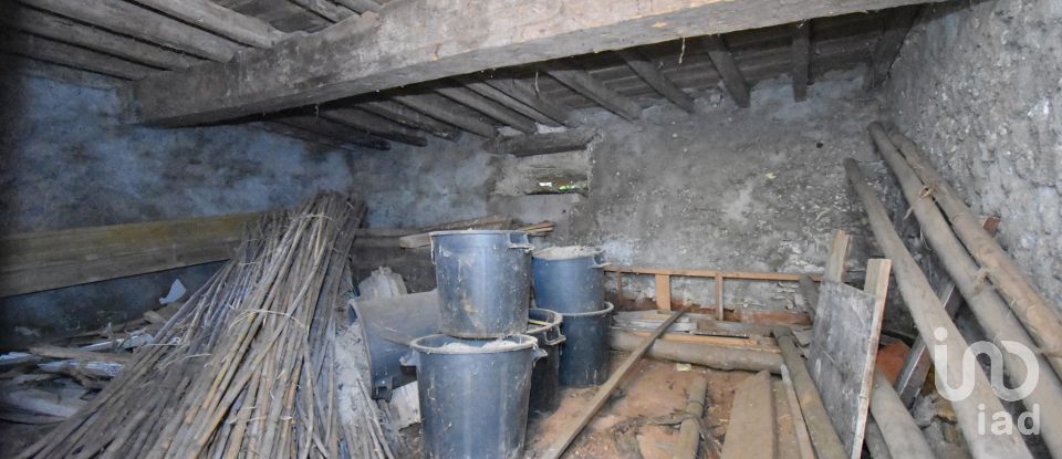 Maison de village T3 à Podentes de 140 m²