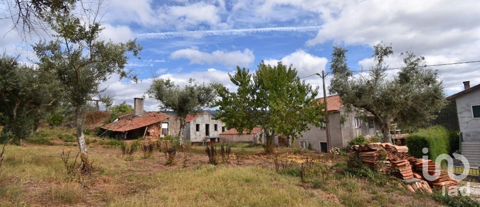 Maison de village T3 à Podentes de 140 m²