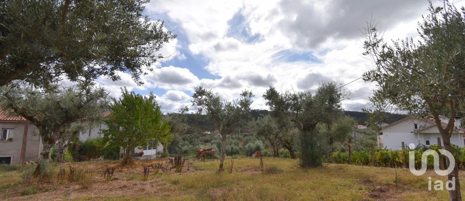 Maison de village T3 à Podentes de 140 m²