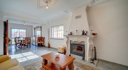 Lodge T4 in Pontinha e Famões of 218 m²