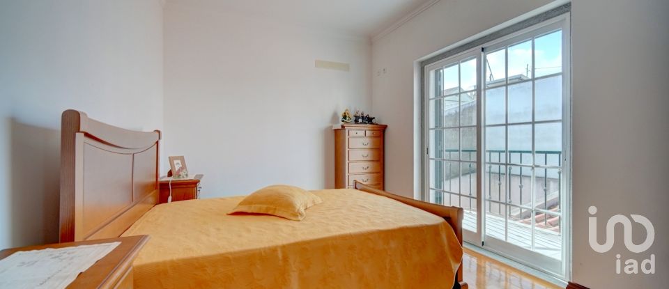 Lodge T4 in Pontinha e Famões of 218 m²