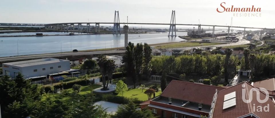 Boutique/Local commercial à Vila verde de 1 423 m²