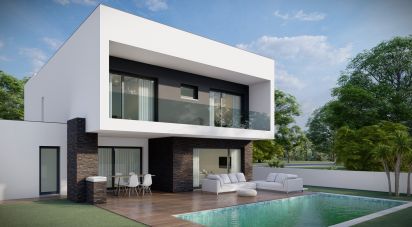 House T4 in Fernão Ferro of 180 m²