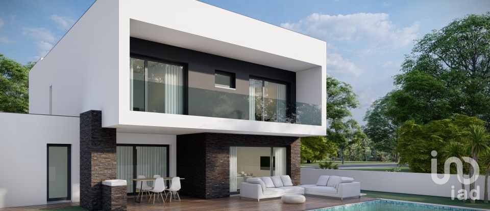 Moradia T4 em Fernão Ferro de 180 m²