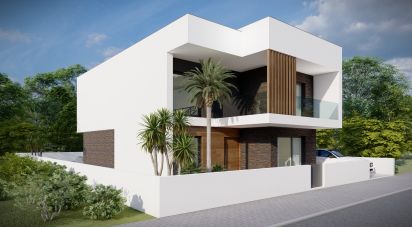 House T4 in Fernão Ferro of 180 m²