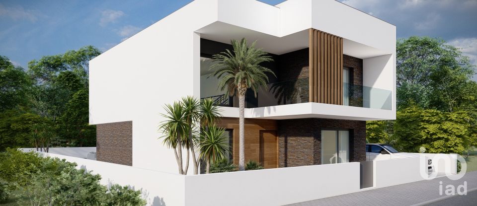 Moradia T4 em Fernão Ferro de 180 m²