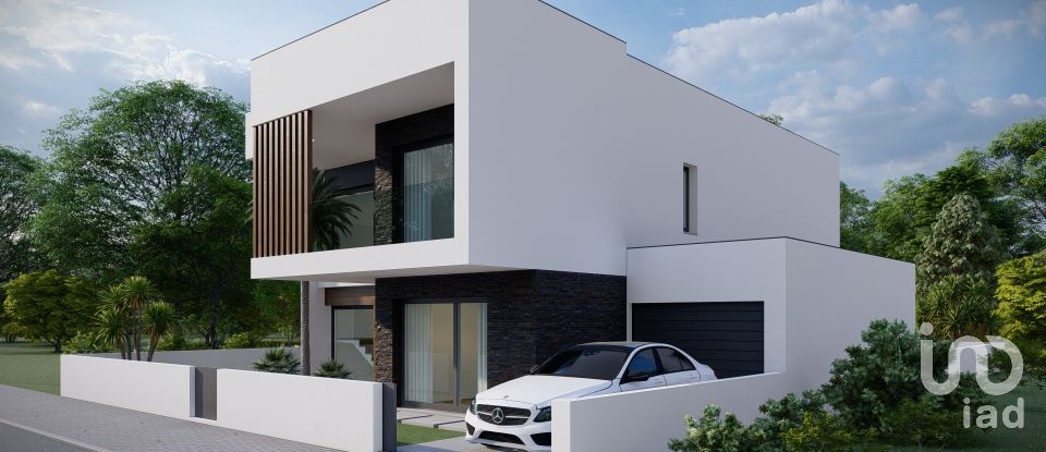 Moradia T4 em Fernão Ferro de 180 m²