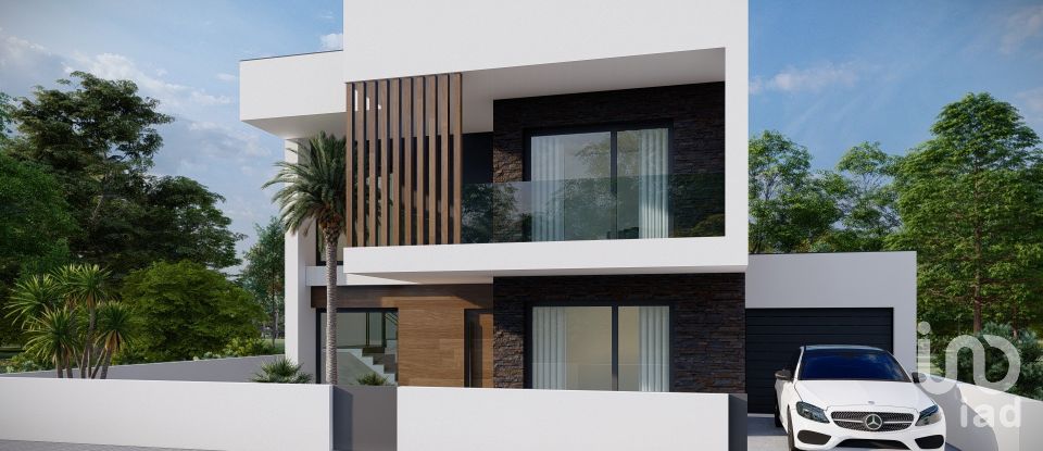 Moradia T4 em Fernão Ferro de 180 m²