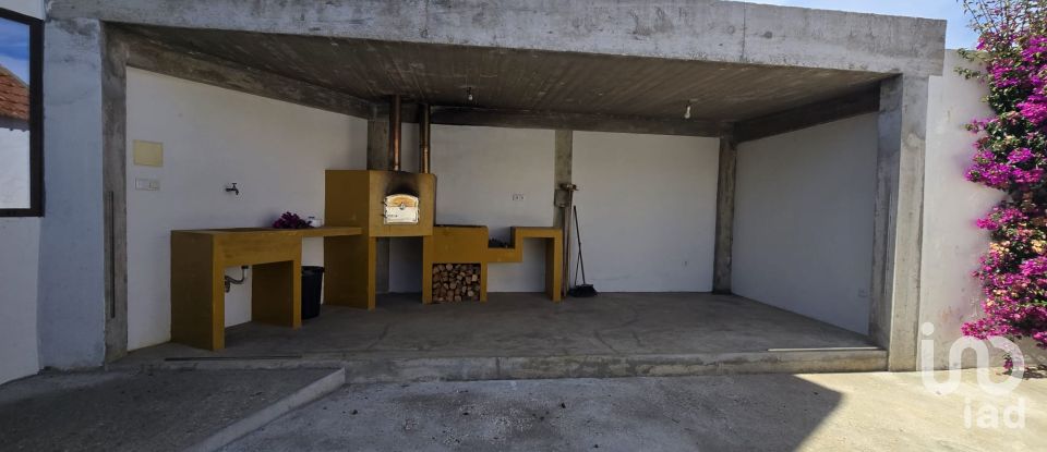 Moradia T2 em Encarnação de 146 m²