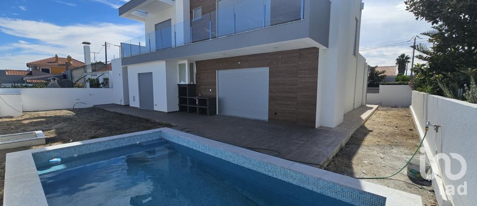 House T4 in Azeitão (São Lourenço e São Simão) of 243 m²